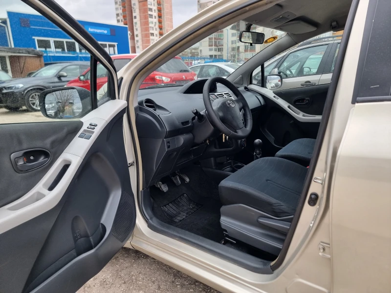 Toyota Yaris 1.0I FACE, снимка 10 - Автомобили и джипове - 49481140