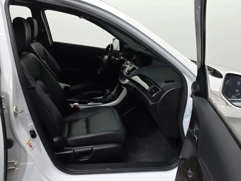 Honda Accord 2.4 9Th Gen , снимка 11 - Автомобили и джипове - 55715509