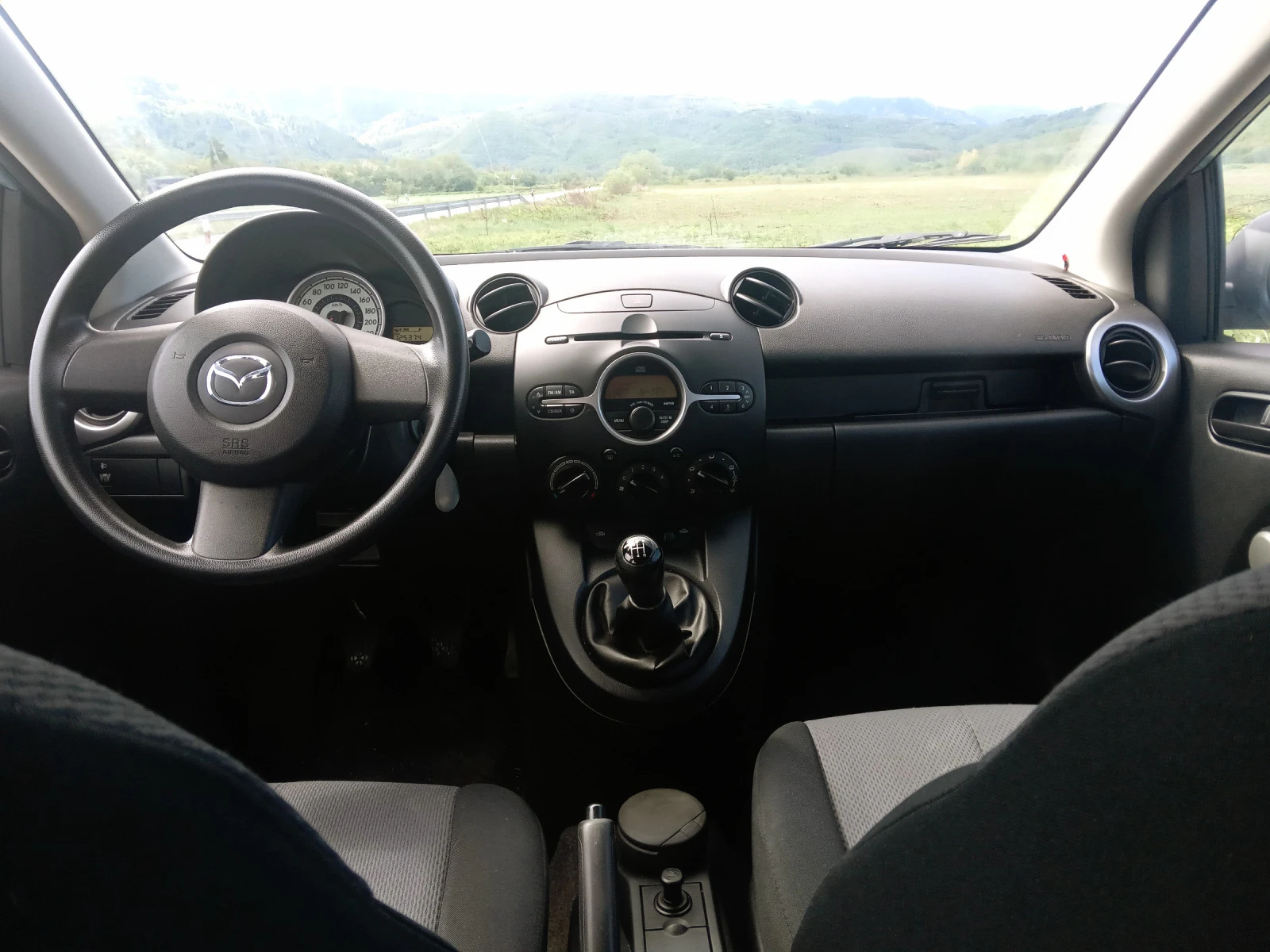 Mazda 2 1.3 - изображение 6