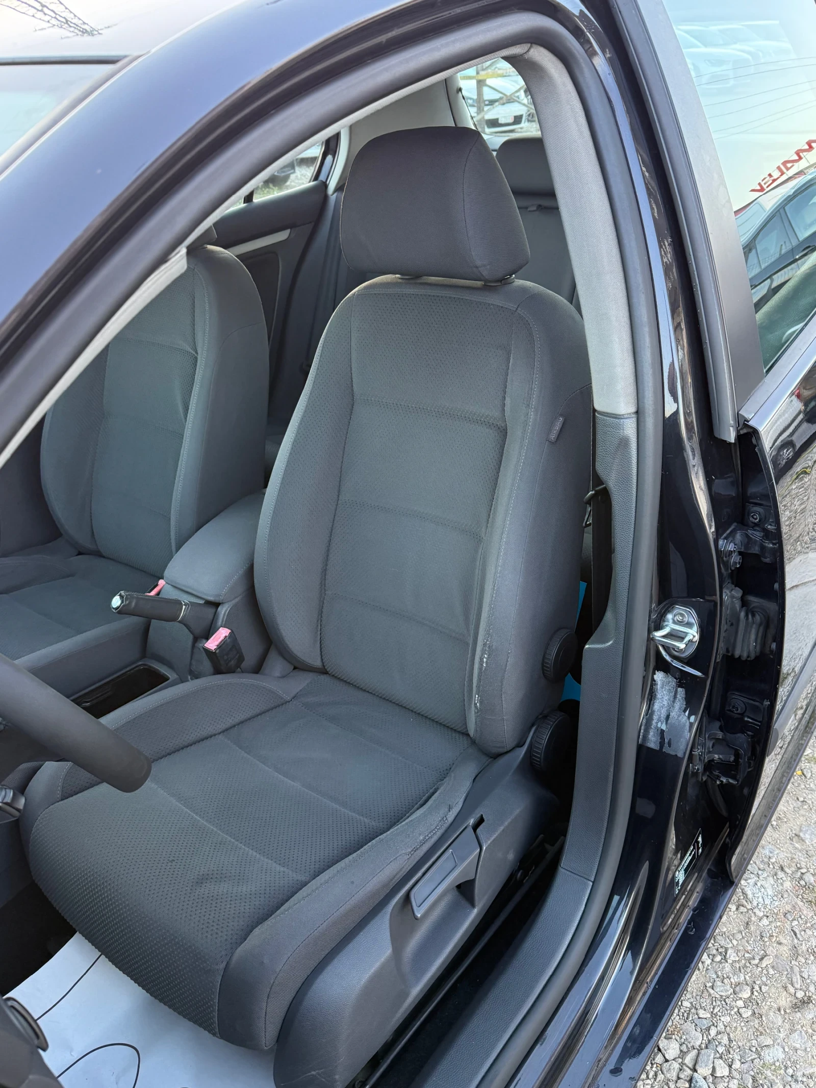 VW Golf 1.9 TDI , снимка 9 - Автомобили и джипове - 54335114