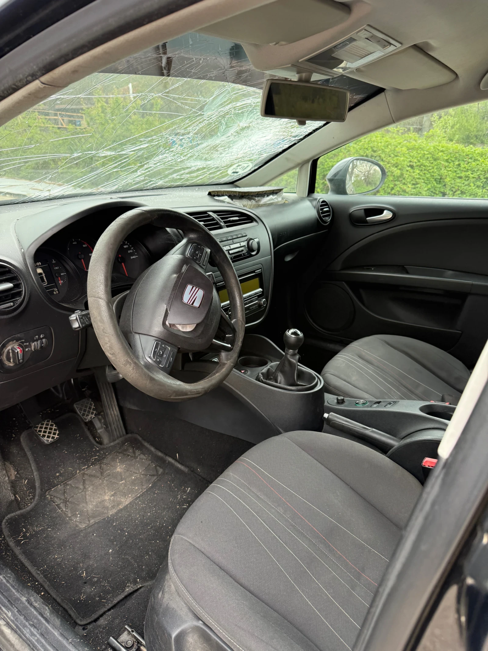Seat Leon 1.6 TDI FACE 129.000км, снимка 5 - Автомобили и джипове - 54382946