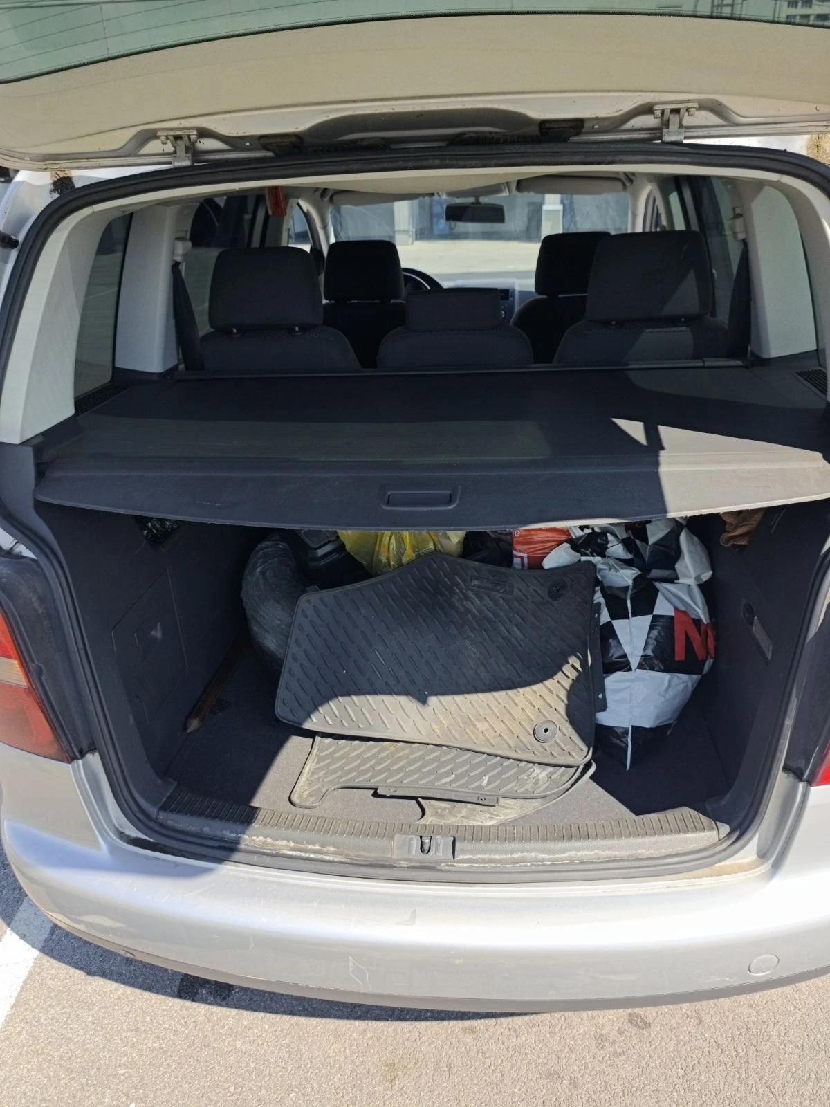 VW Touran 1.9 TDI, снимка 7 - Автомобили и джипове - 54833728