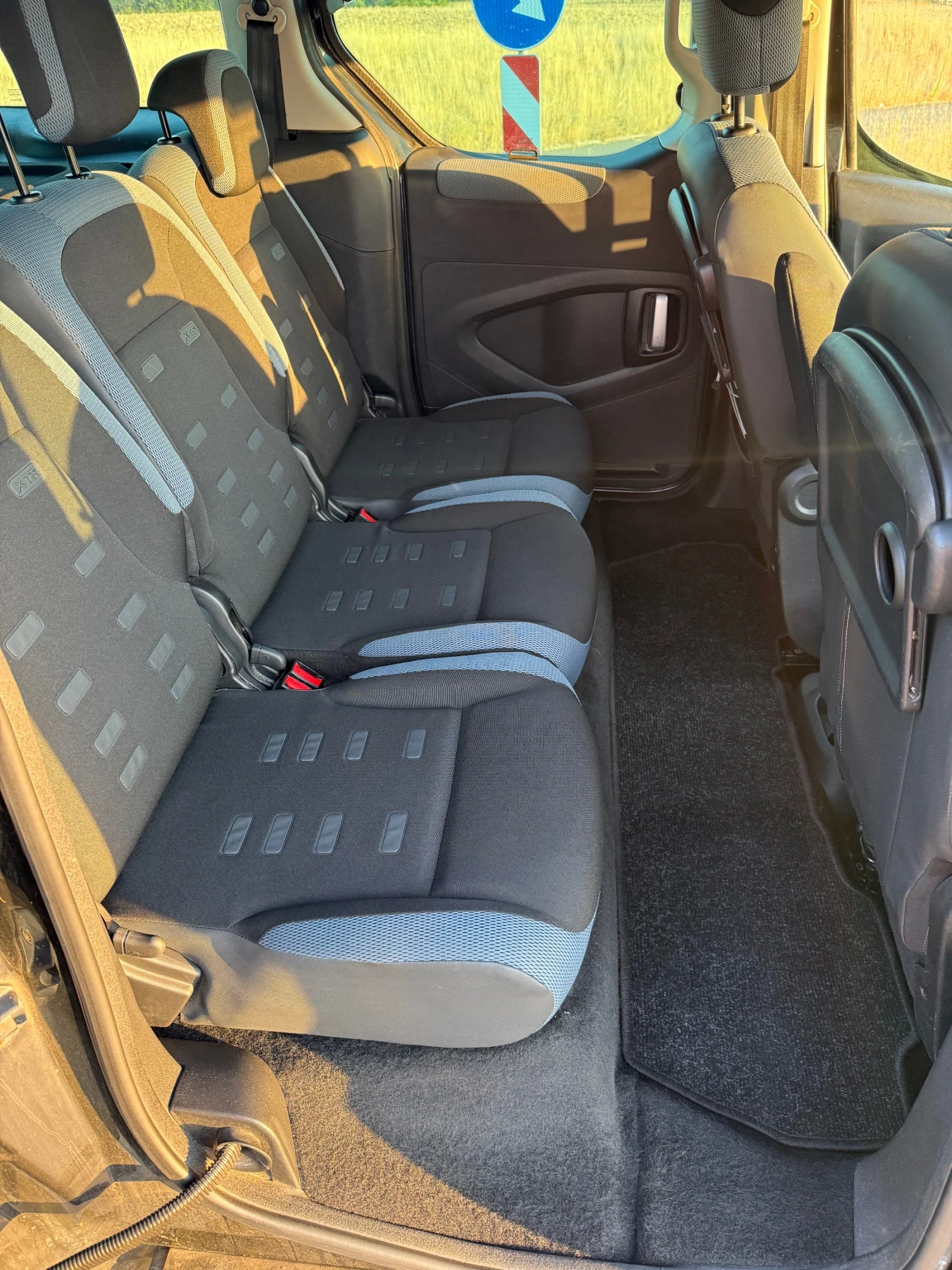 Citroen Berlingo 1.6HDI 110 XTR TOP, снимка 6 - Автомобили и джипове - 55589508