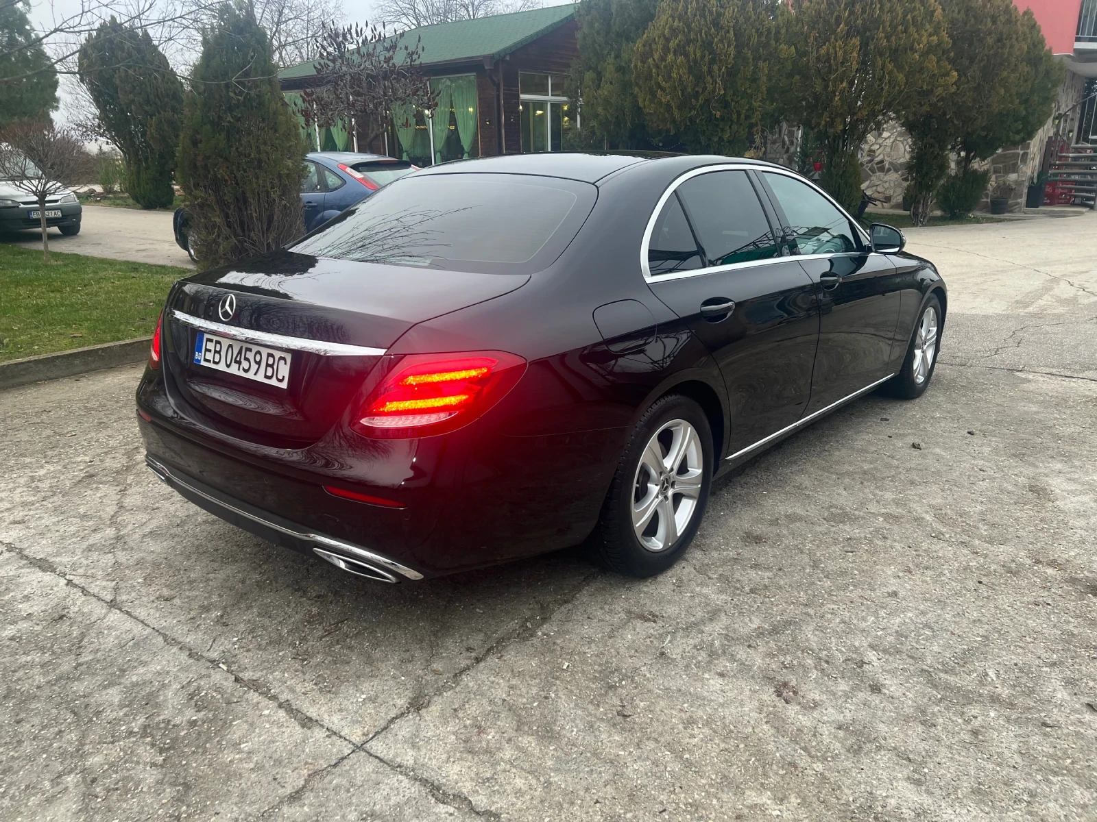 Mercedes-Benz E 220 9G TRONIC, снимка 5 - Автомобили и джипове - 55988858