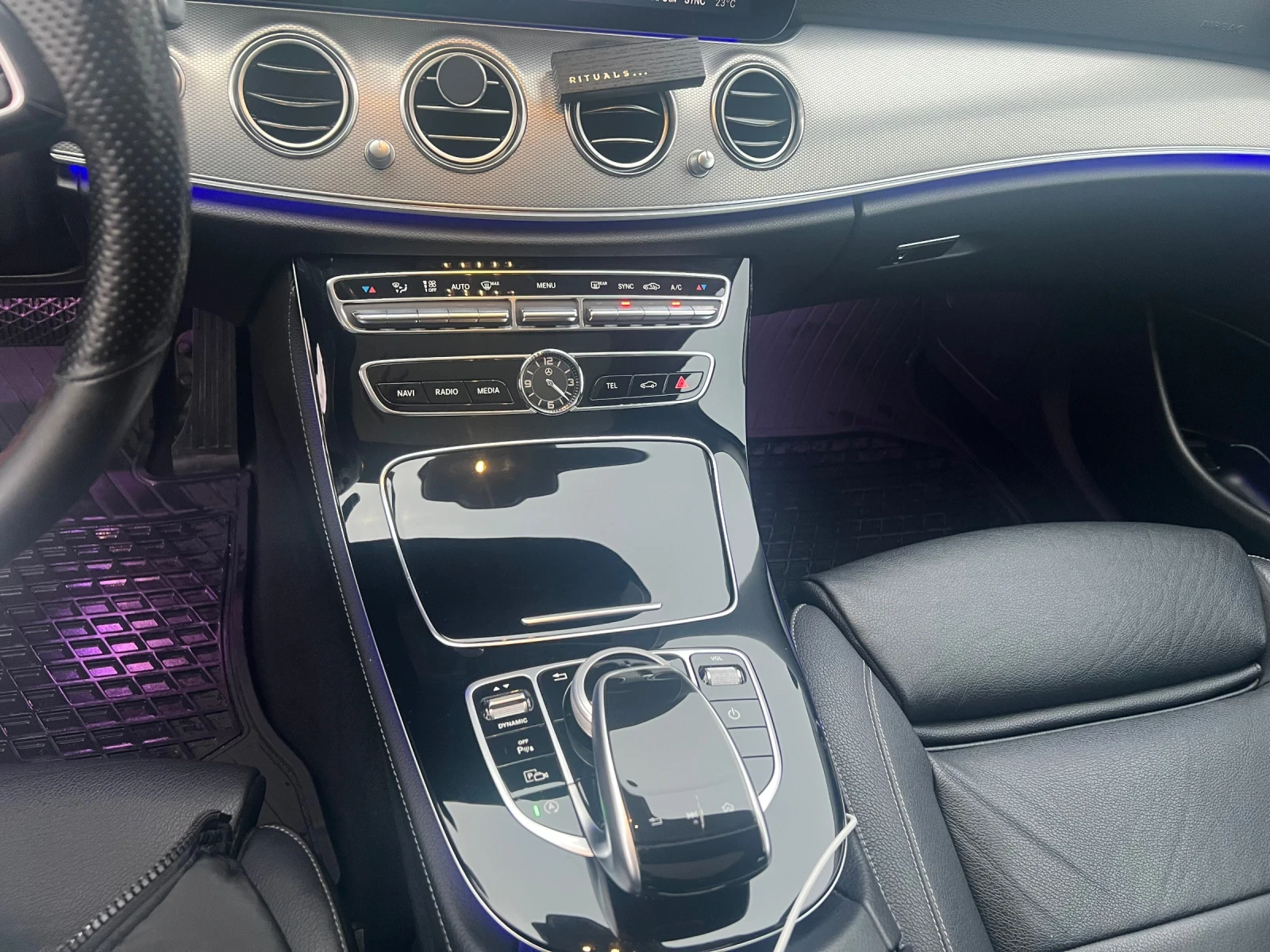 Mercedes-Benz E 220 9G TRONIC, снимка 11 - Автомобили и джипове - 55988858