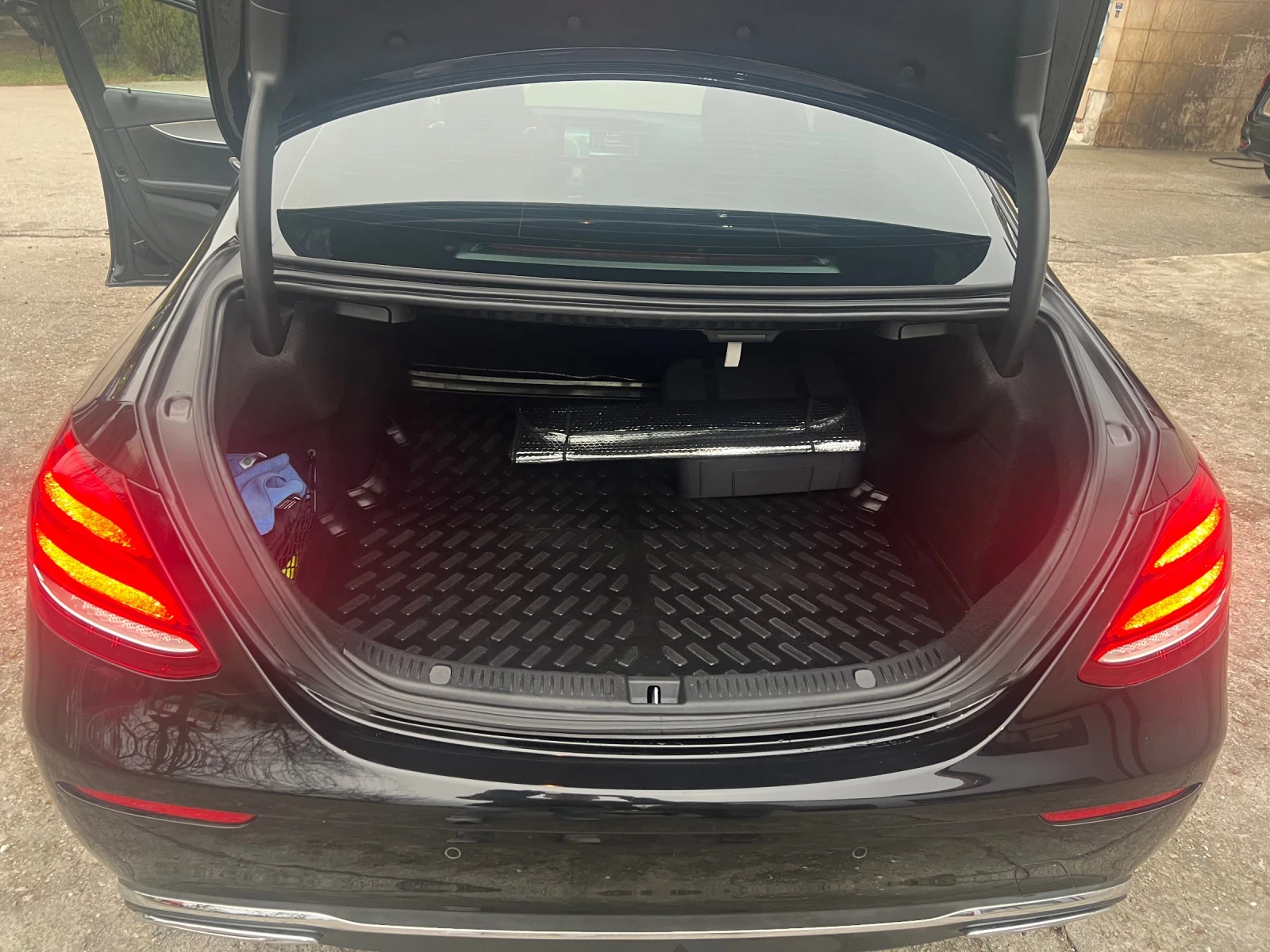 Mercedes-Benz E 220 9G TRONIC, снимка 6 - Автомобили и джипове - 55988858