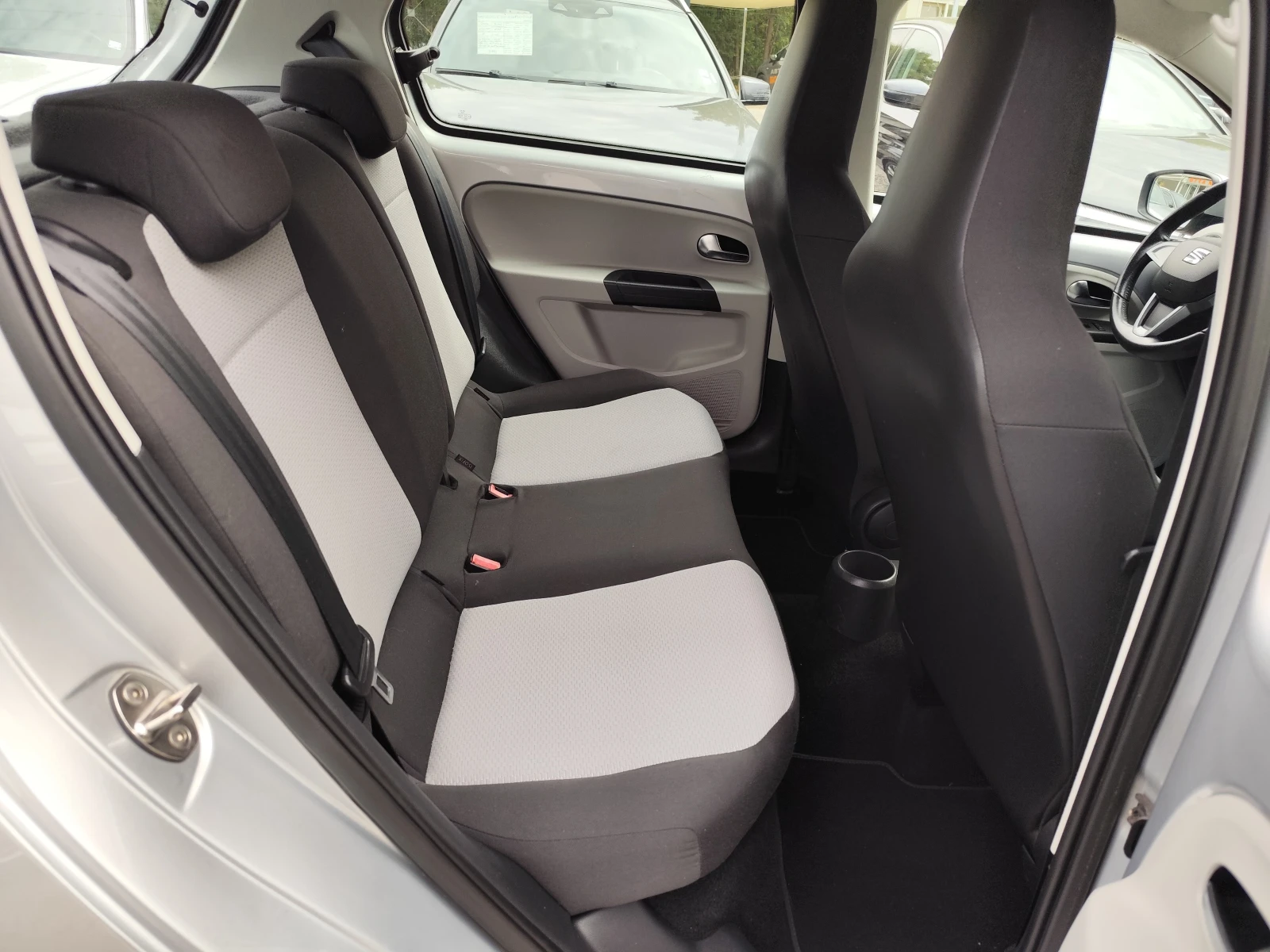 Seat Mii 1.0ECOFUEL/KLIMA/5 ВРАТИ, снимка 11 - Автомобили и джипове - 56083081