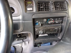 Toyota Hilux 2.4 D един собственик милионер колекция, снимка 10