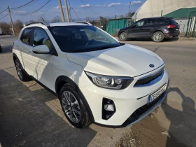 Kia Stonic 1.6 CRDI/FULL/ЕДИН СОБСТВЕНИК/РЕАЛНИ КИЛОМЕТРИ, снимка 3