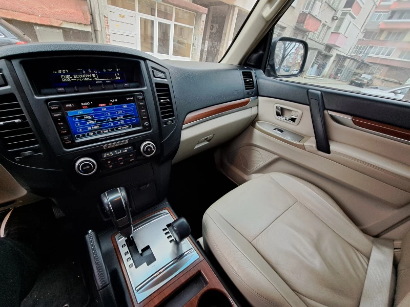 Mitsubishi Pajero, снимка 9 - Автомобили и джипове - 48392274