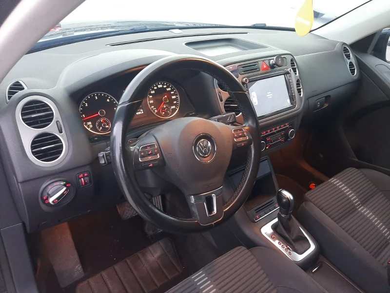 VW Tiguan 2.0 TDI 140ks. 4x4, снимка 9 - Автомобили и джипове - 52631790