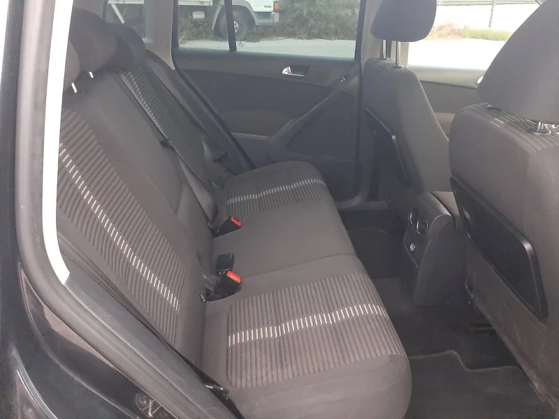 VW Tiguan 2.0 TDI 140ks. 4x4, снимка 13 - Автомобили и джипове - 52631790