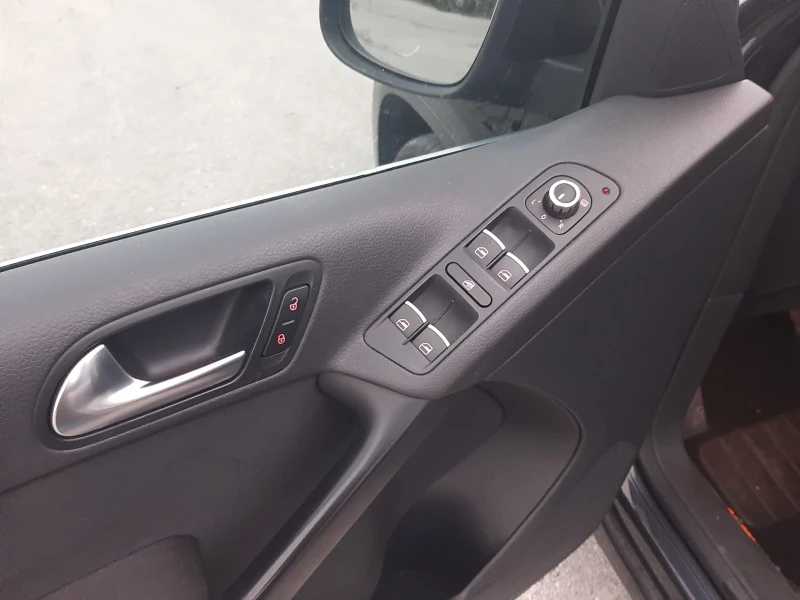 VW Tiguan 2.0 TDI 140ks. 4x4, снимка 10 - Автомобили и джипове - 52631790