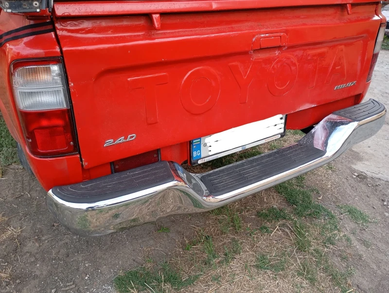 Toyota Hilux 2.4 D един собственик милионер колекция, снимка 4 - Автомобили и джипове - 53309684