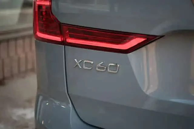 Volvo XC60 * Ultimate Dark Theme T8 * 360 * H/K, снимка 14 - Автомобили и джипове - 54419046