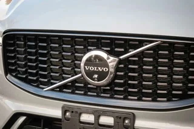 Volvo XC60 * Ultimate Dark Theme T8 * 360 * H/K, снимка 12 - Автомобили и джипове - 54419046