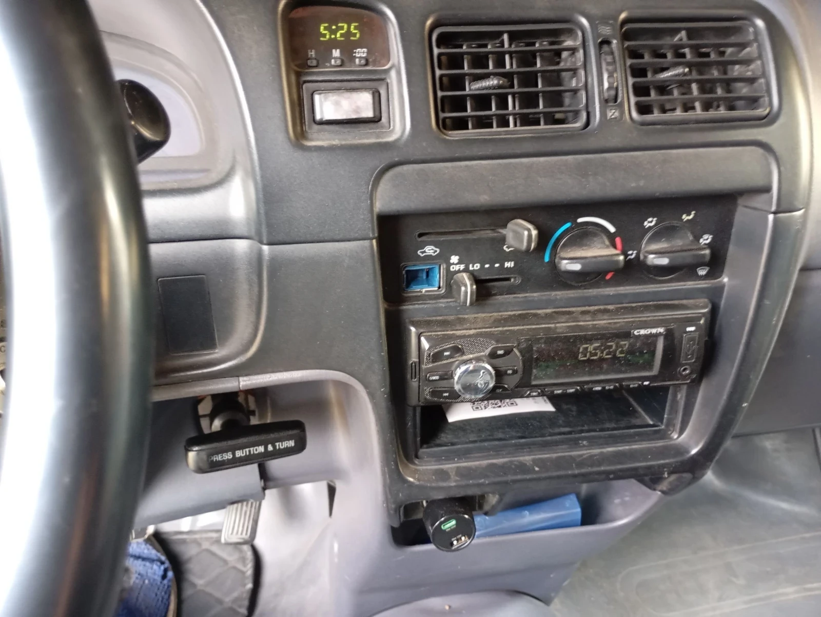 Toyota Hilux 2.4 D един собственик милионер колекция - изображение 10