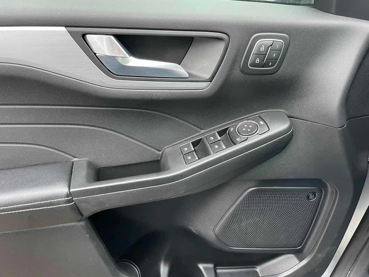 Ford Escape PHEV  CARFAX | Mobile.bg � ����������� 12