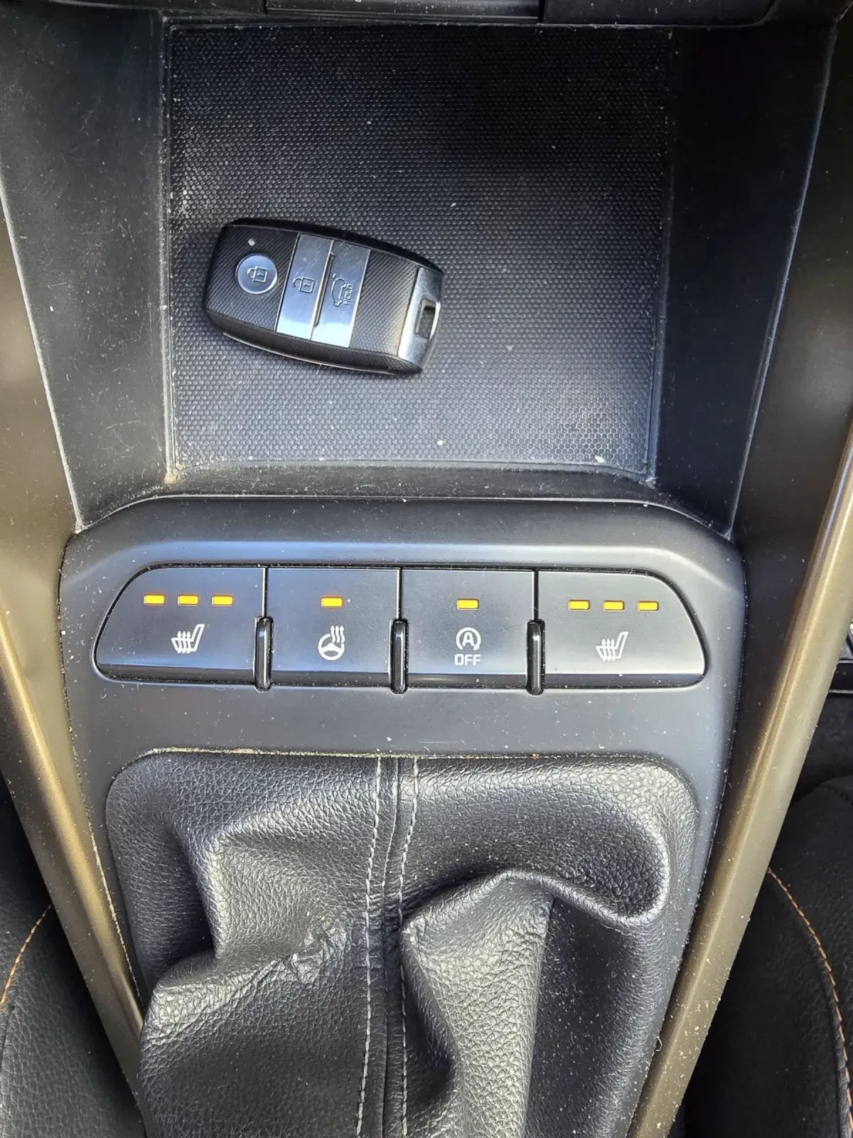 Kia Stonic 1.6 CRDI/FULL/ЕДИН СОБСТВЕНИК/РЕАЛНИ КИЛОМЕТРИ, снимка 14 - Автомобили и джипове - 53746860