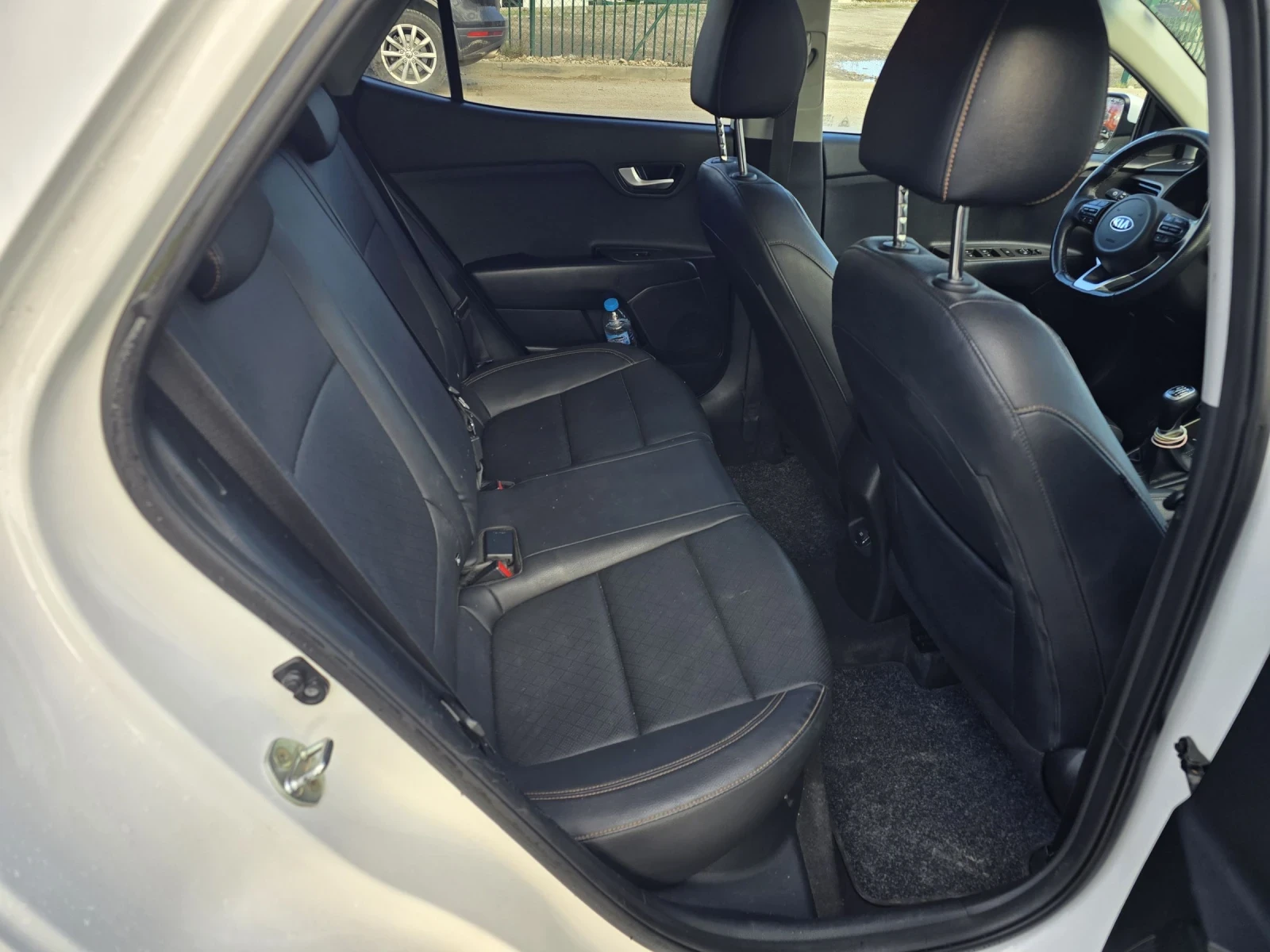 Kia Stonic 1.6 CRDI/FULL/ЕДИН СОБСТВЕНИК/РЕАЛНИ КИЛОМЕТРИ, снимка 11 - Автомобили и джипове - 53746860