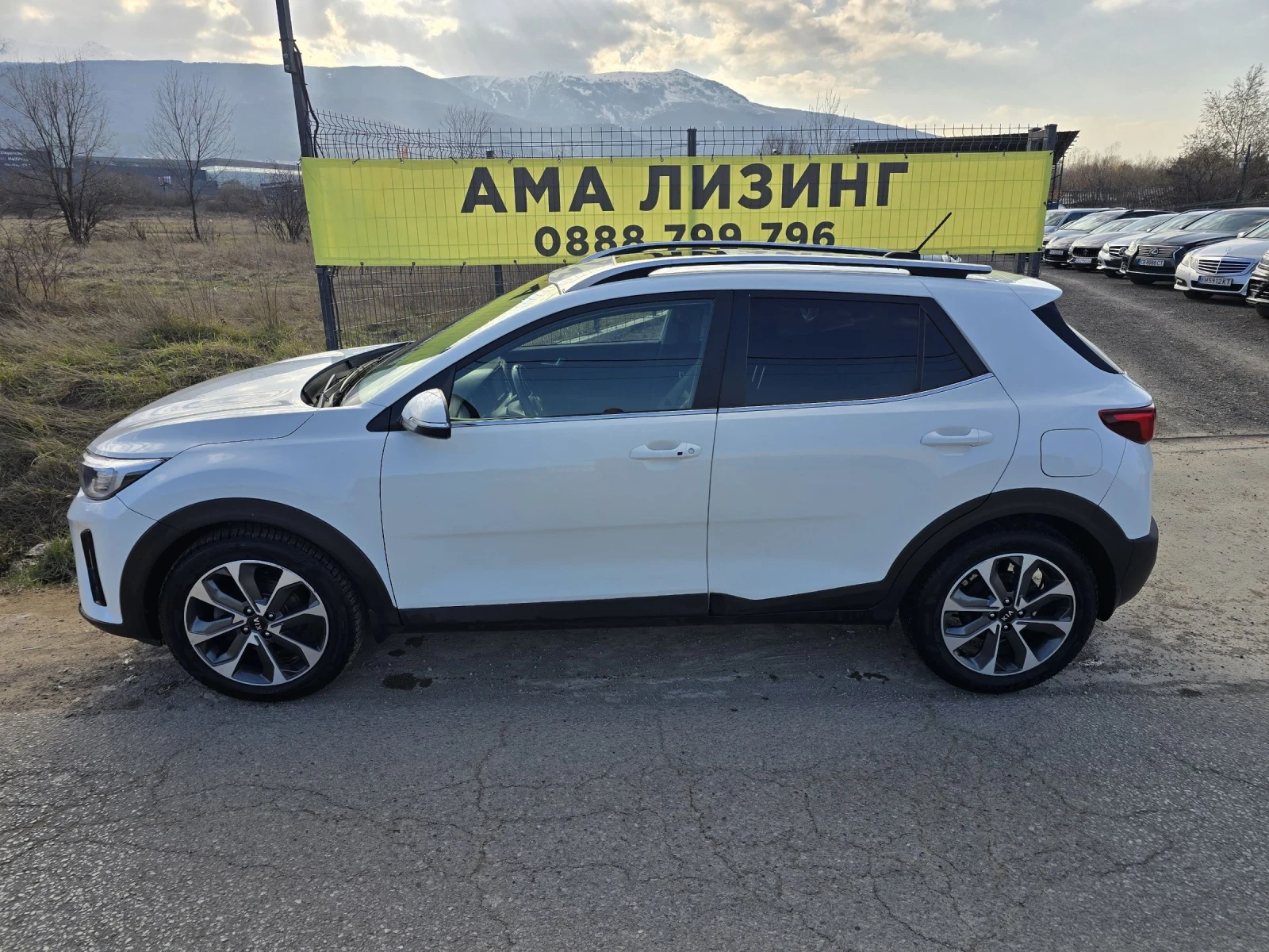Kia Stonic 1.6 CRDI/FULL/ЕДИН СОБСТВЕНИК/РЕАЛНИ КИЛОМЕТРИ, снимка 6 - Автомобили и джипове - 53746860