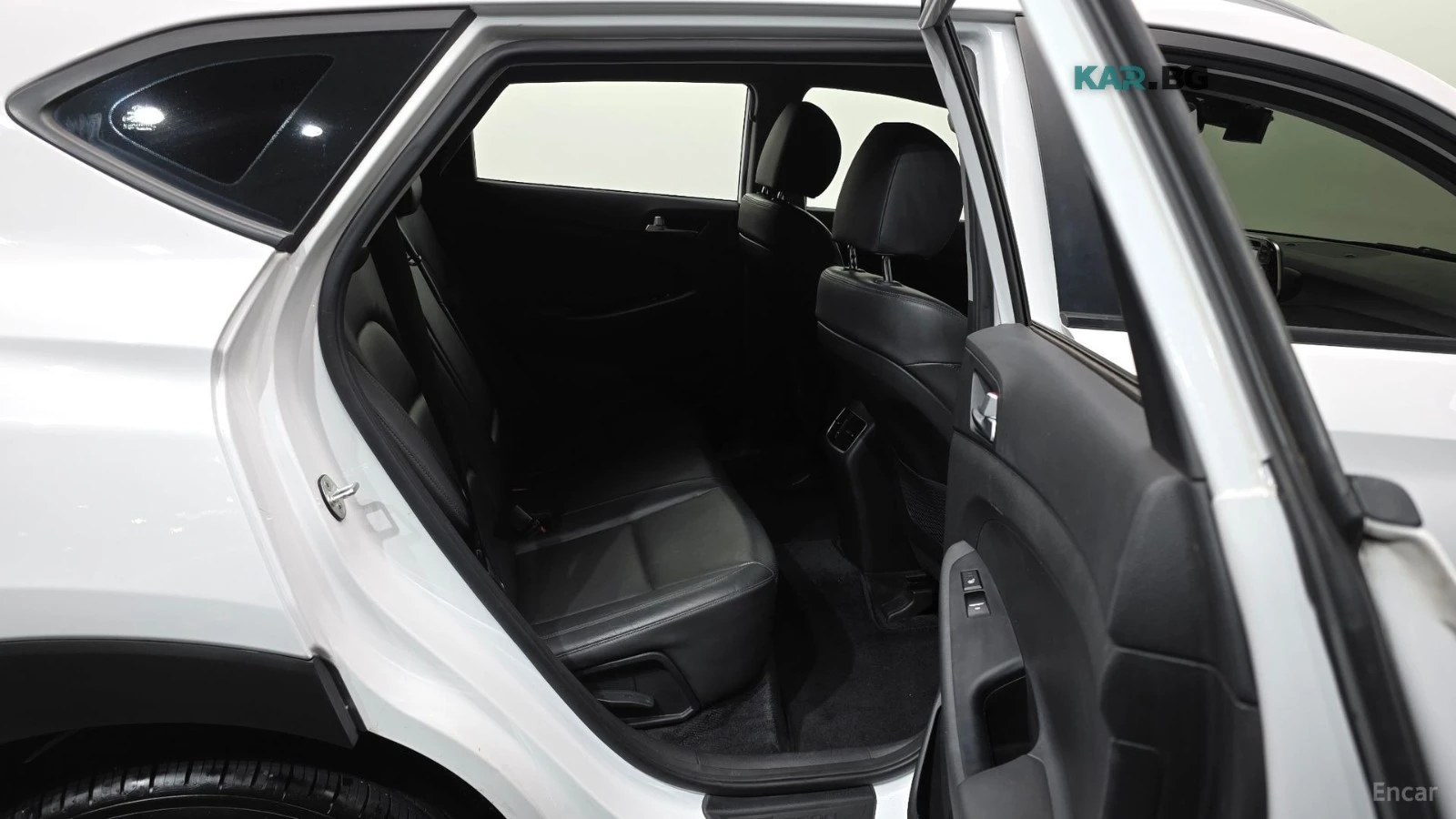 Hyundai Tucson ПОДГРЕВ* КАМЕРЕА* ДВА КЛЮЧА* СЛЕД НА ЛЕНТИ, снимка 12 - Автомобили и джипове - 56195130