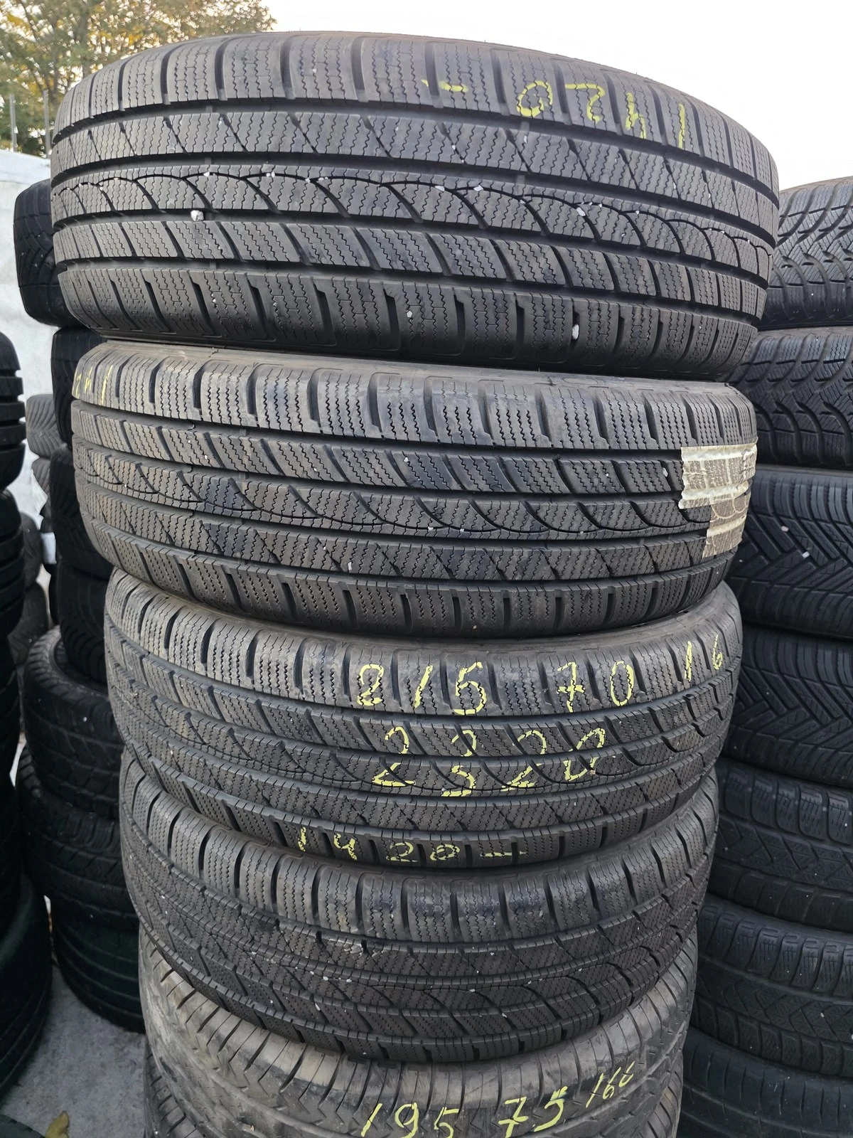 Гуми Зимни 215/70R16, снимка 9 - Гуми и джанти - 56663251