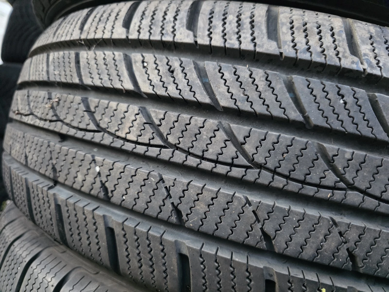 Гуми Зимни 215/70R16, снимка 3 - Гуми и джанти - 56663251