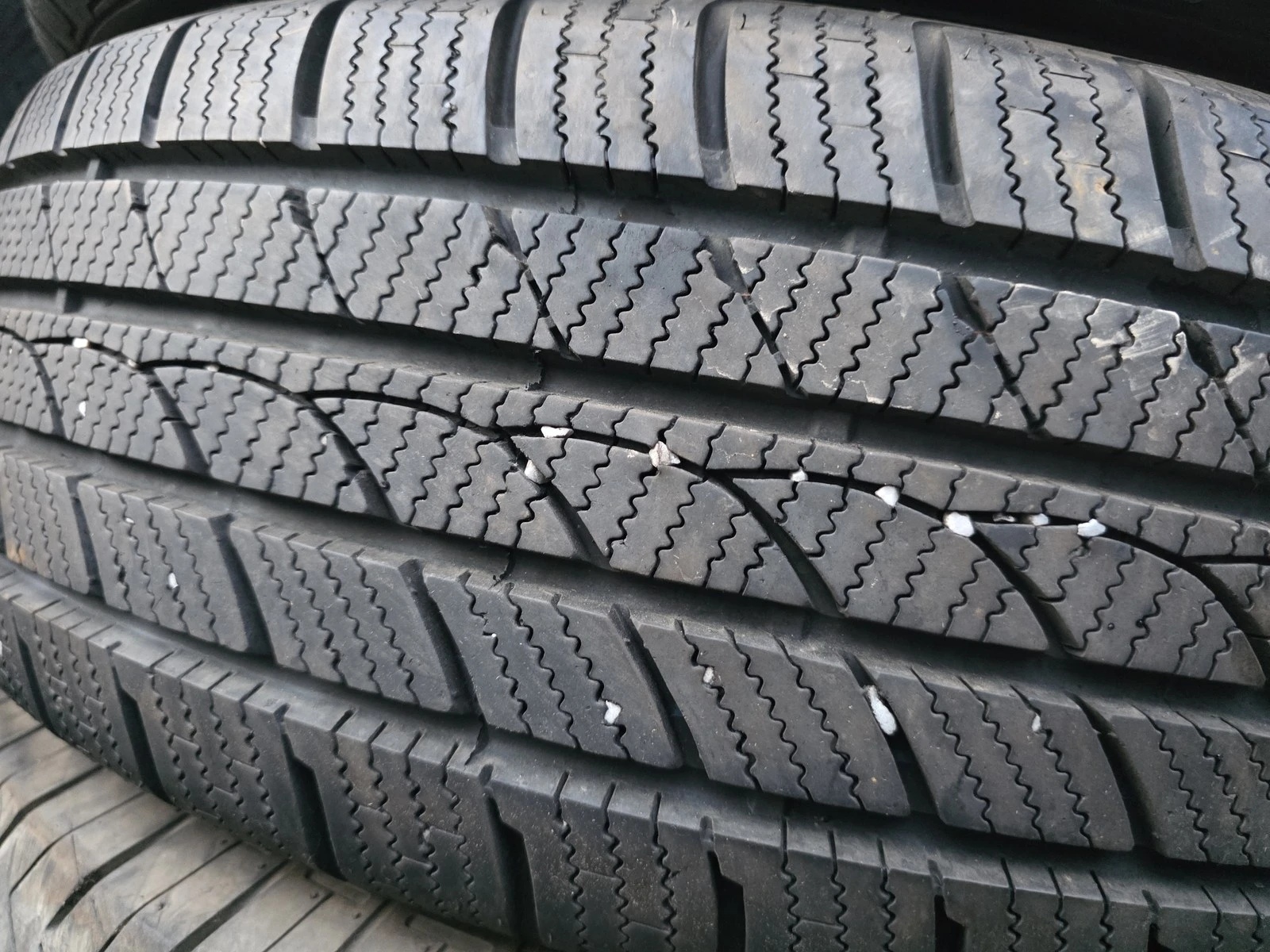 Гуми Зимни 215/70R16, снимка 4 - Гуми и джанти - 56663251