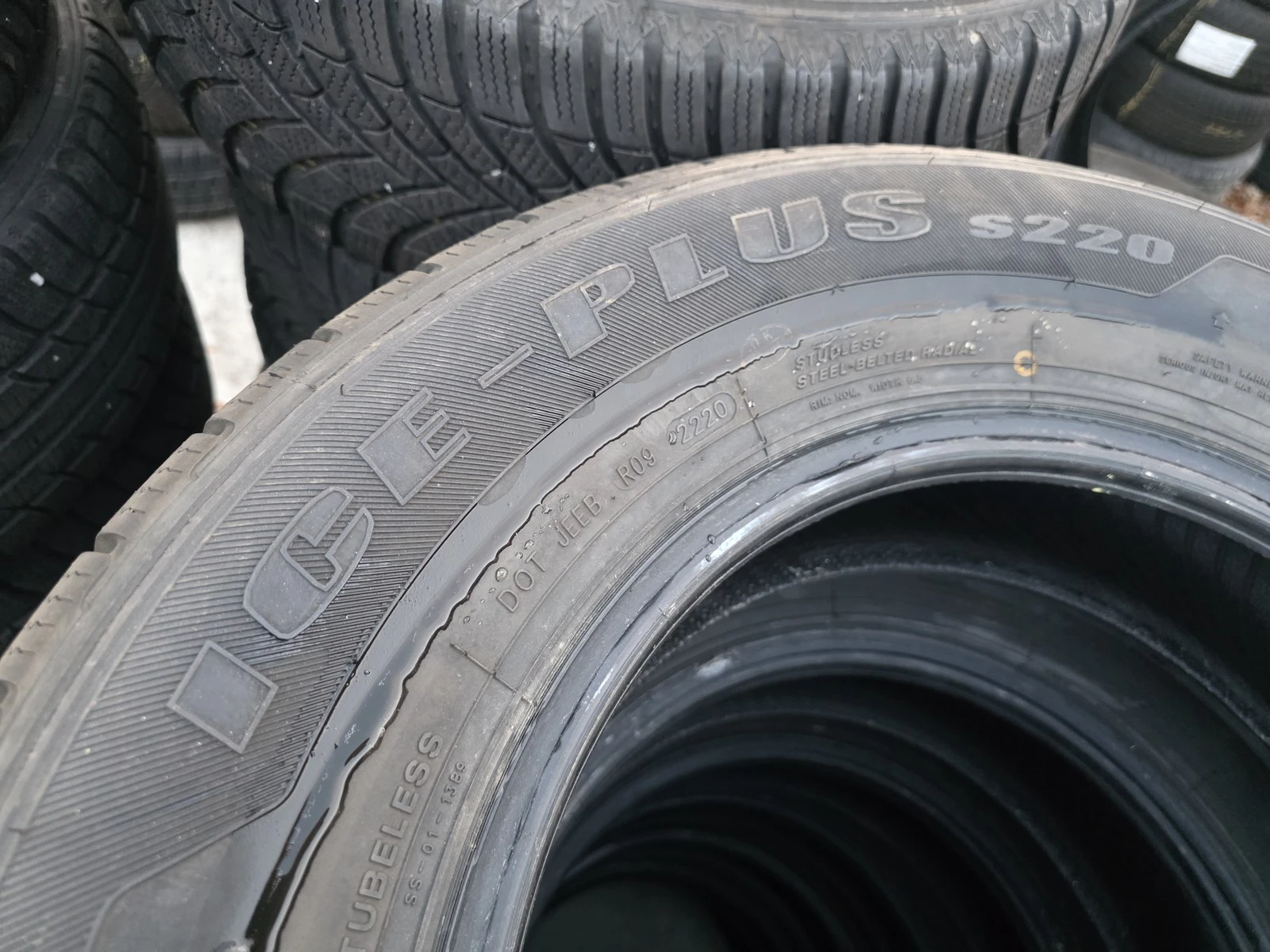 Гуми Зимни 215/70R16, снимка 5 - Гуми и джанти - 56663251