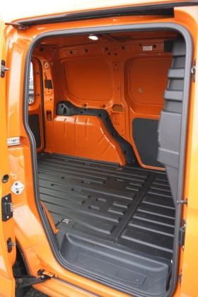 VW Caddy 2.0TDI* ПЕРФЕКТНО СЪСТОЯНИЕ* РЕГИСТРИРАН* ОБСЛУЖЕН, снимка 14