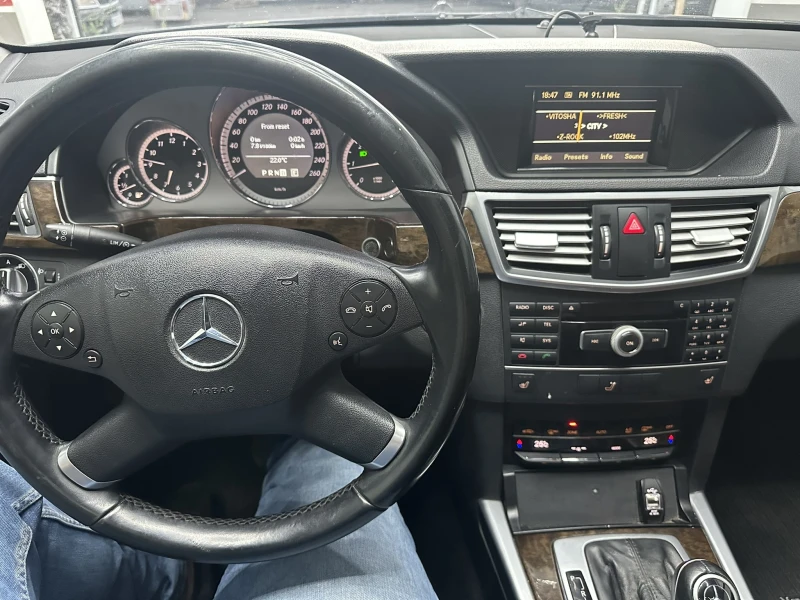 Mercedes-Benz E 200, снимка 15 - Автомобили и джипове - 47714077