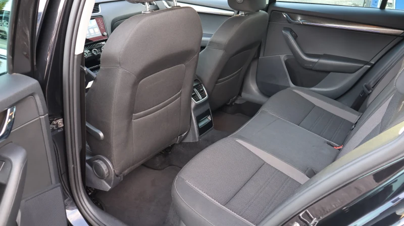 Skoda Octavia SCOUT 4X4 DSG Full LED НАВИГАЦИЯ ДИСТРОНИК , снимка 9 - Автомобили и джипове - 51221591