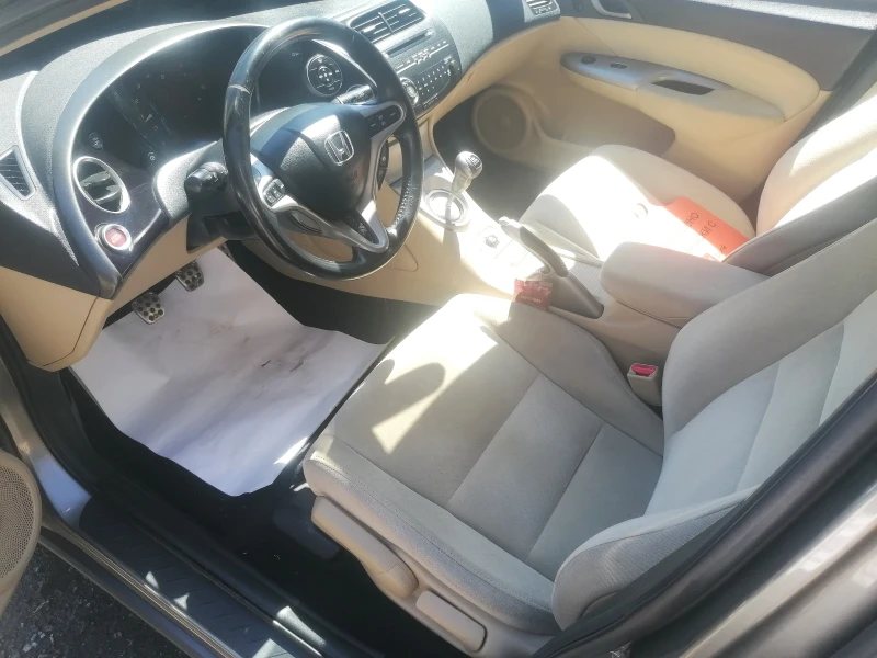 Honda Civic 1.8 i-vtec PANORAMA!!! , снимка 9 - Автомобили и джипове - 51533454