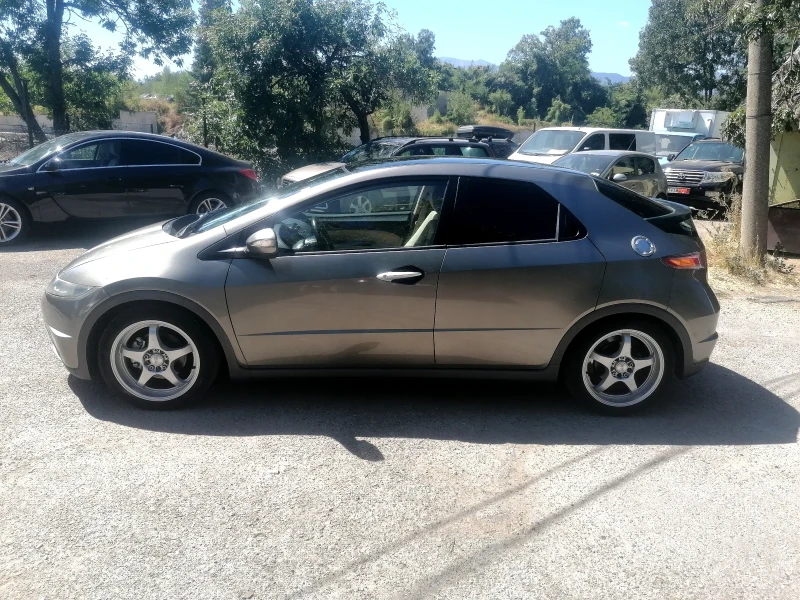 Honda Civic 1.8 i-vtec PANORAMA!!! , снимка 4 - Автомобили и джипове - 51533454