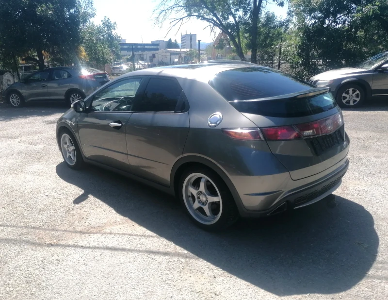 Honda Civic 1.8 i-vtec PANORAMA!!! , снимка 5 - Автомобили и джипове - 51533454