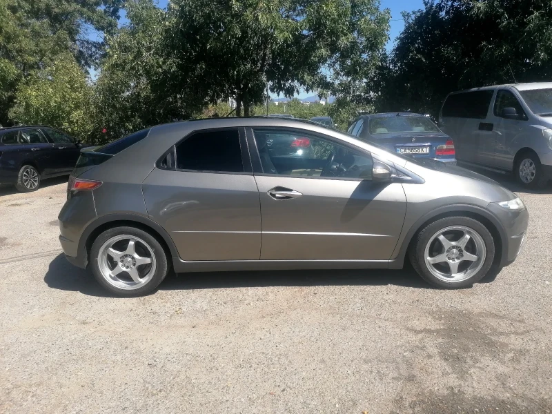 Honda Civic 1.8 i-vtec PANORAMA!!! , снимка 8 - Автомобили и джипове - 51533454