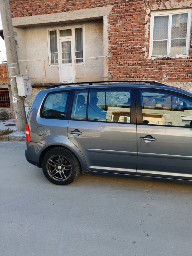 VW Touran, снимка 2 - Автомобили и джипове - 52225545