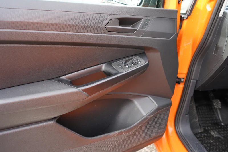 VW Caddy 2.0TDI* ПЕРФЕКТНО СЪСТОЯНИЕ* РЕГИСТРИРАН* ОБСЛУЖЕН, снимка 7 - Автомобили и джипове - 53413065