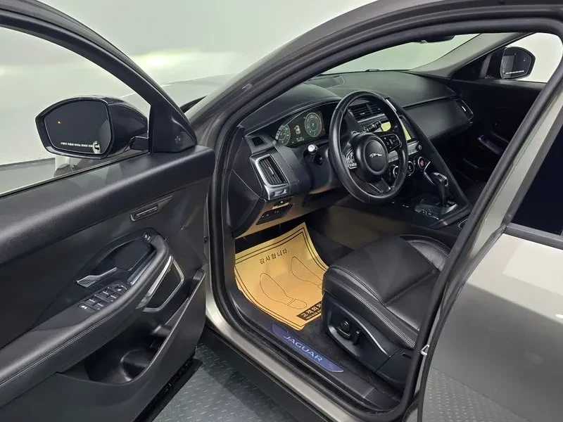 Jaguar E-pace D180 Se, снимка 10 - Автомобили и джипове - 56307858