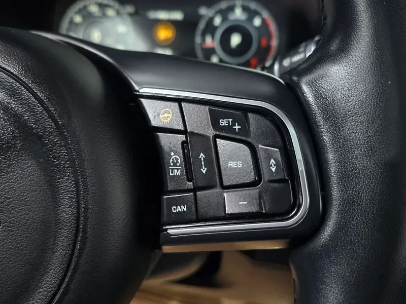 Jaguar E-pace D180 Se, снимка 16 - Автомобили и джипове - 56307858