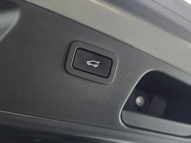 Jaguar E-pace D180 Se, снимка 17 - Автомобили и джипове - 56307858