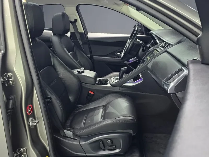 Jaguar E-pace D180 Se, снимка 9 - Автомобили и джипове - 56307858