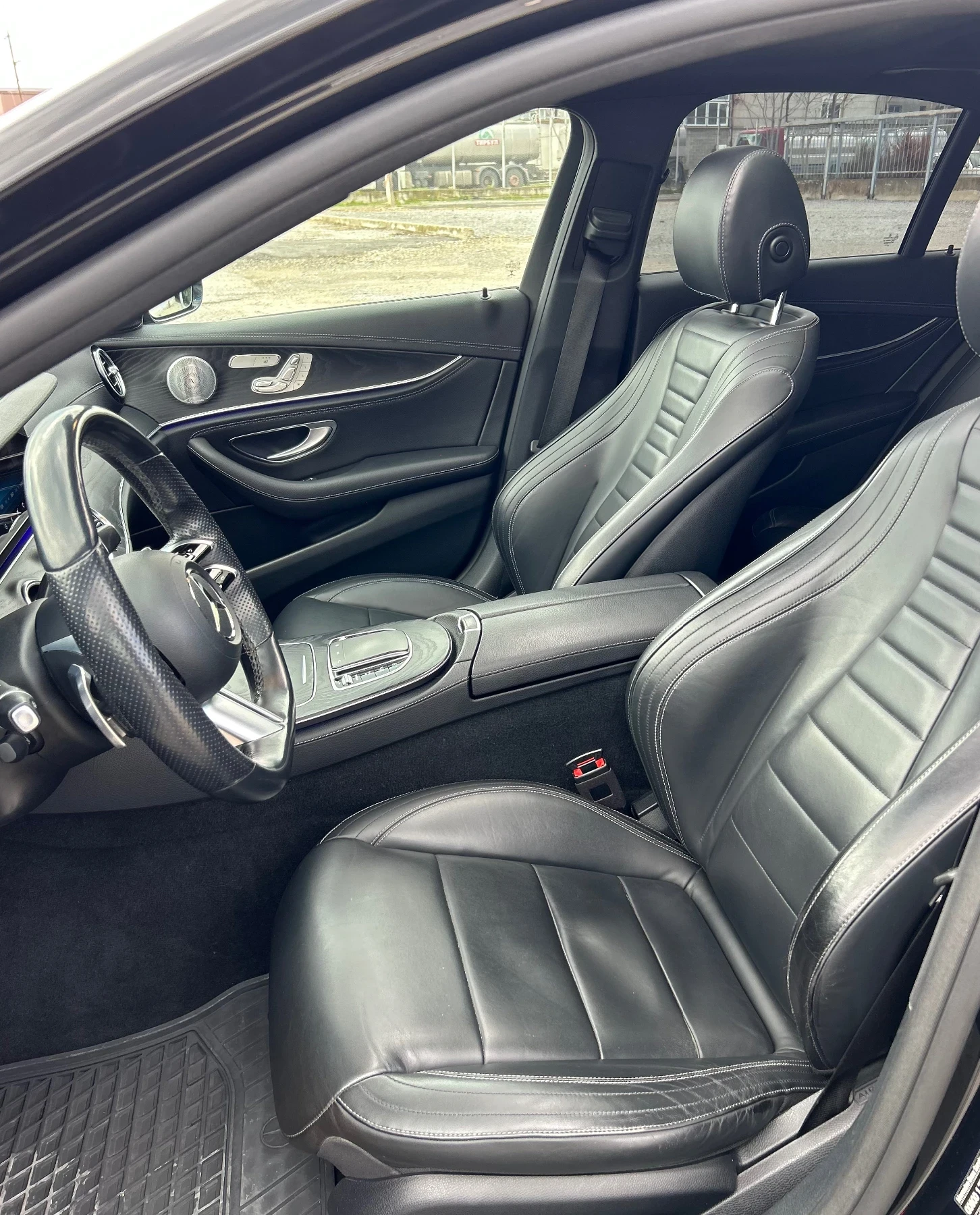 Mercedes-Benz E 220 CDI AMG Line Burmester/Пано/360/Digital/Head-Up/Ke - изображение 10