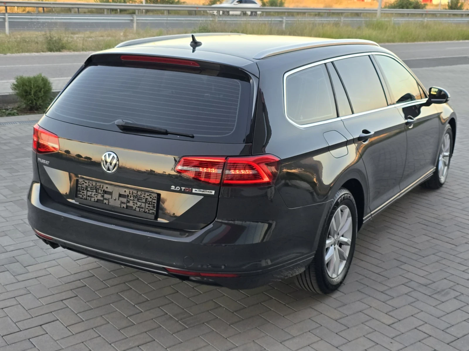 VW Passat 2.0TDI/190KS/AVTOMAT/NARDOGrey/FUL-SERVICE - изображение 4