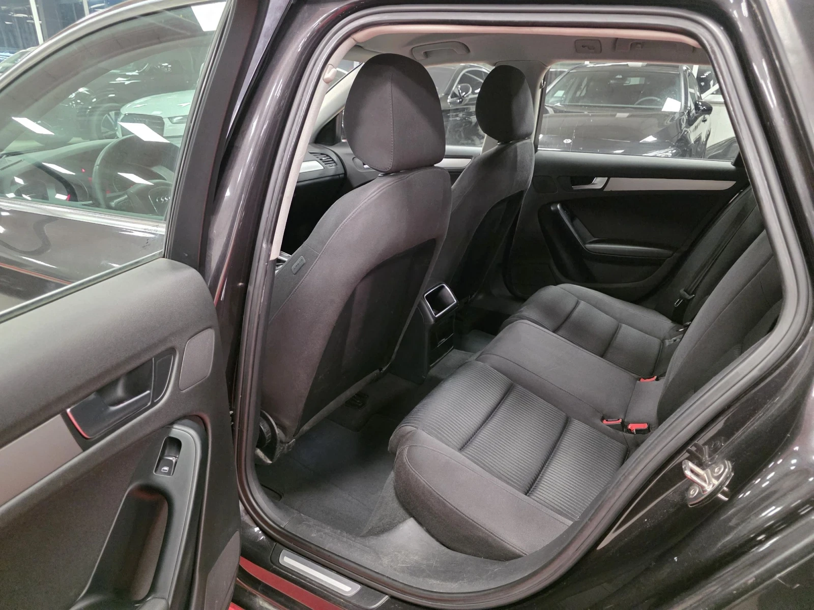 Audi A4 Avant | 2.0TDI 143кс | От Порше, снимка 16 - Автомобили и джипове - 53773206