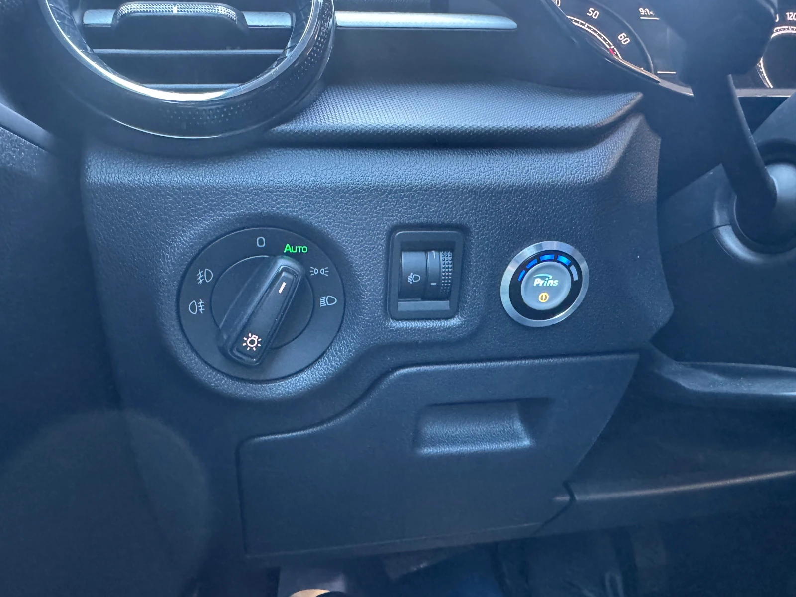 Skoda Fabia 1, 0TSI, 67000km, АВТОМАТ, ГАЗ-БЕНЗИН ЗАВОДСКА, снимка 16 - Автомобили и джипове - 54547669