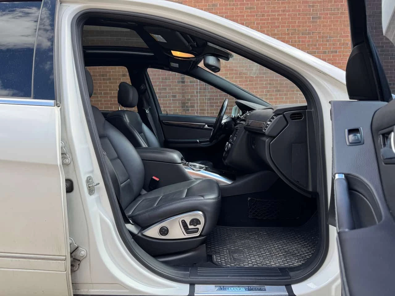 Mercedes-Benz R 350 * BlueTEC * CARFAX * 2 КЛЮЧА * KEYLESS * ПОДГРЕВ, снимка 15 - Автомобили и джипове - 54632718