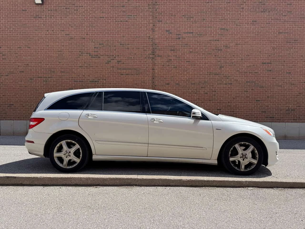 Mercedes-Benz R 350 * BlueTEC * CARFAX * 2 КЛЮЧА * KEYLESS * ПОДГРЕВ, снимка 3 - Автомобили и джипове - 54632718