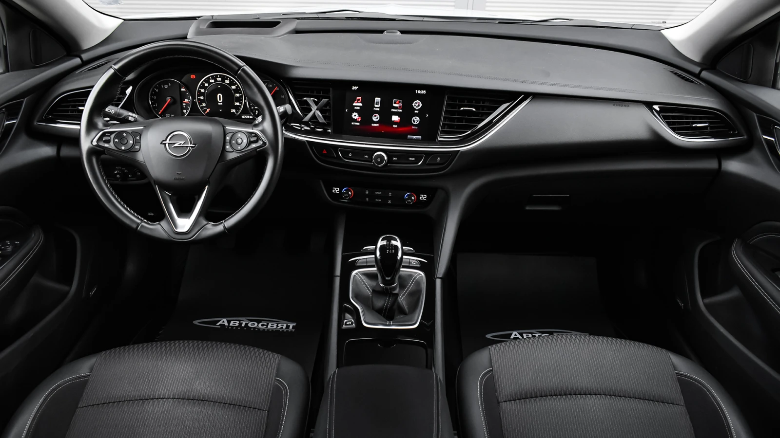 Opel Insignia Grand Sport 2.0d Innovation, снимка 8 - Автомобили и джипове - 55043592